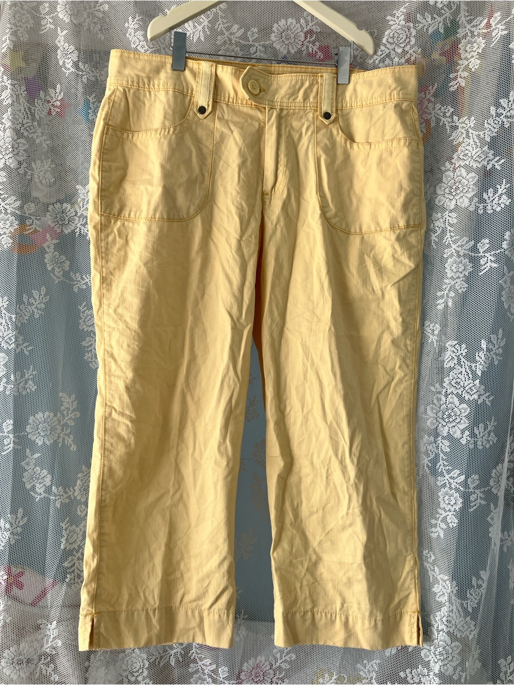 Gloria Vanderbilt Pale Yellow Women’s capris